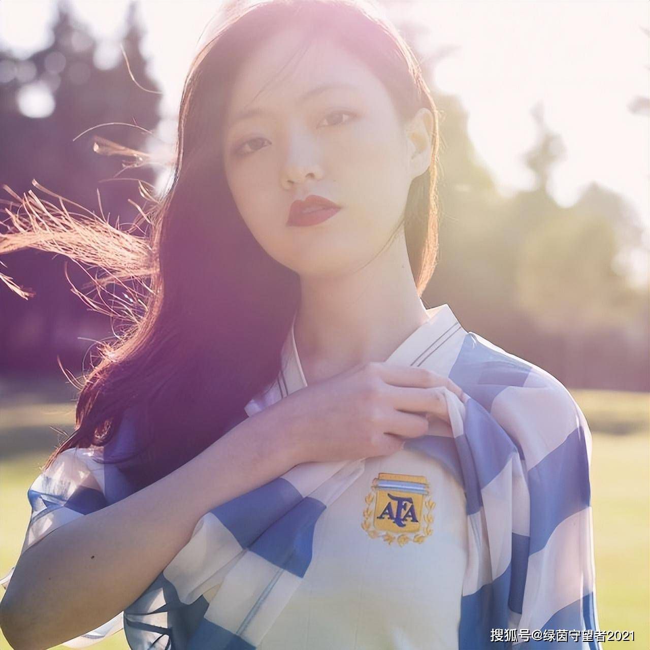”记者：罗马或放弃引进博努奇，考虑先租后买德拉古辛&有意科雷尔据《晚邮报》记者皮亚琴蒂尼报道，罗马可能放弃引进博努奇，并将尝试先租后买德拉古辛，此外罗马还对科雷尔和蒂特感兴趣。